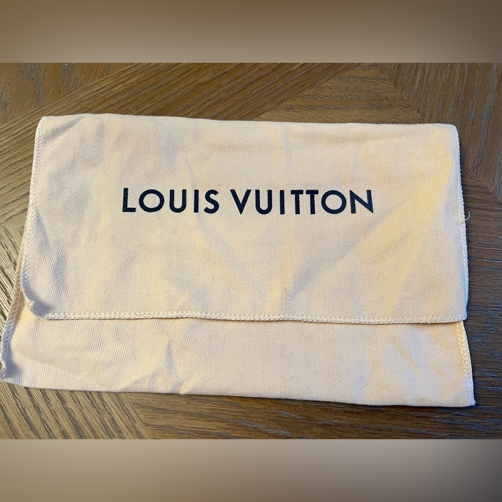 Authentic Louis Vuitton Mini Pochette Accessoires Christmas Vivienne Vendome - Picture 9 of 16